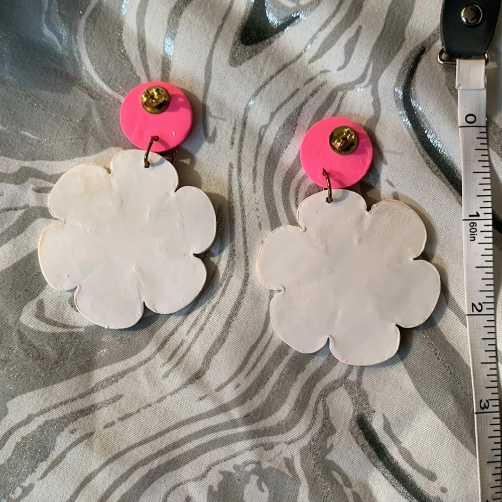 Blush Daisy Clay Daisy Earrings - Picture 4 of 4